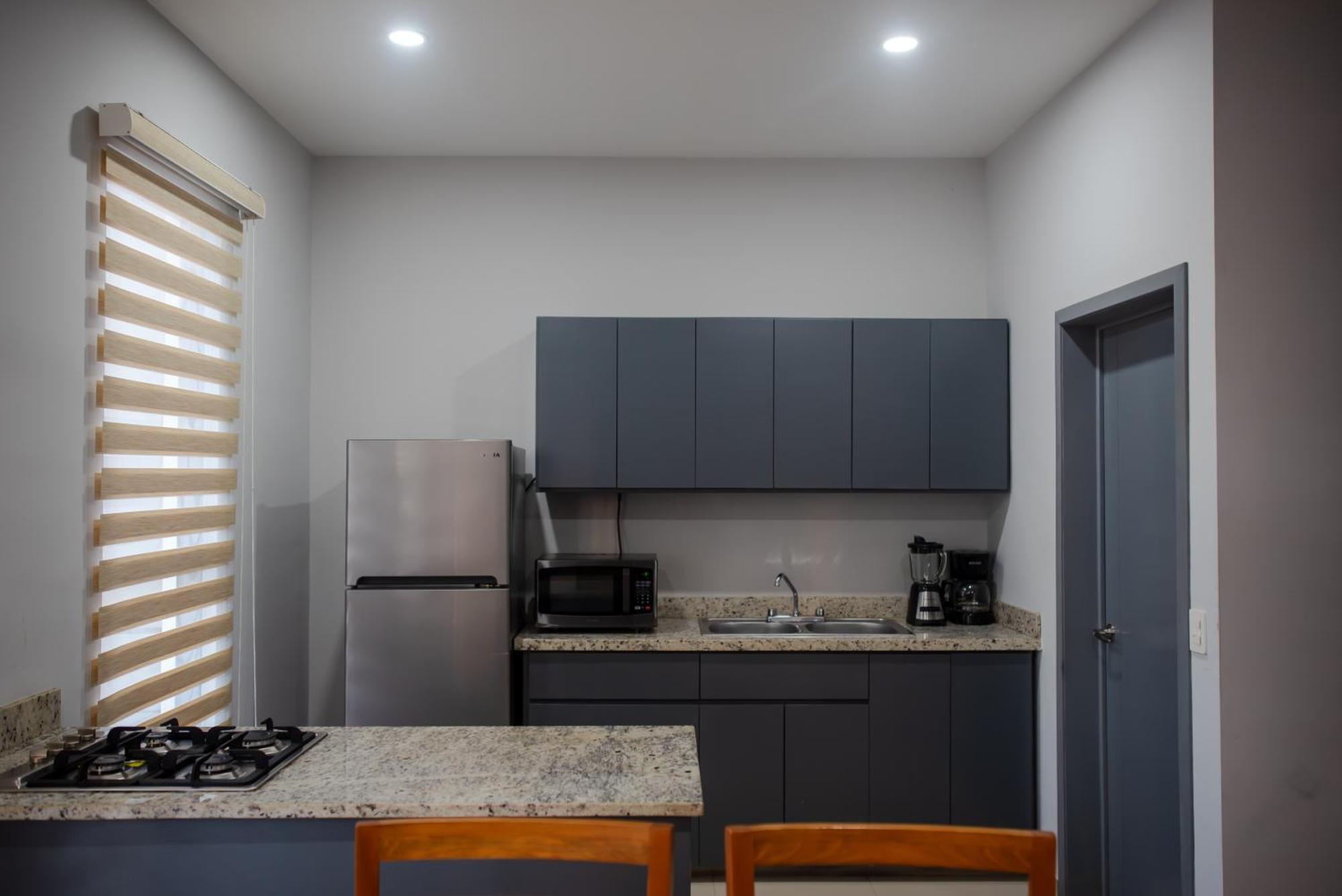 Apartment 2br/2ba 1 Block To Ocean! - Unit 3 *